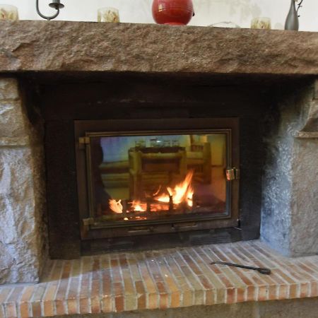 Superb Holiday Home With Private Garden Yvias Екстер'єр фото