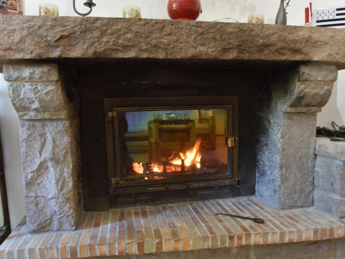 Superb Holiday Home With Private Garden Yvias Екстер'єр фото