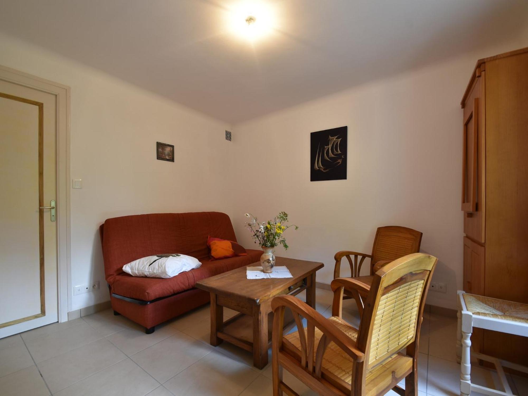 Superb Holiday Home With Private Garden Yvias Екстер'єр фото